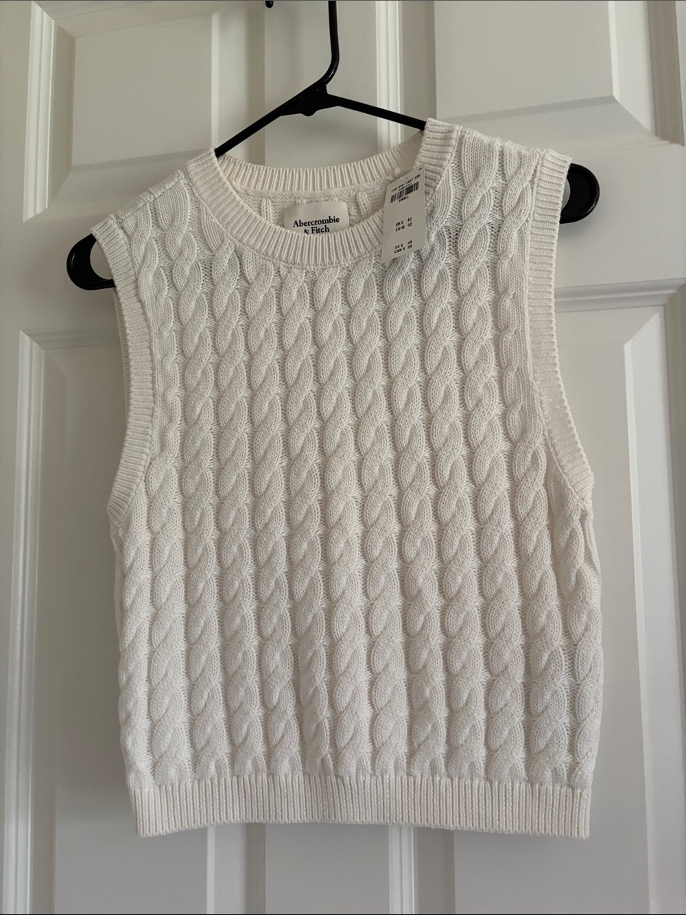 Abercrombie & Fitch White Cable Knit Sleeveless Sweater Vest